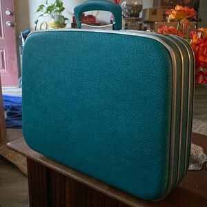 Vintage 70s Carson Carry on Luggage with KEY